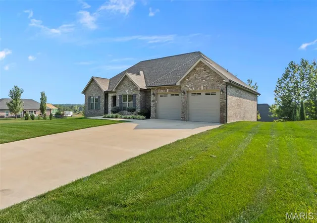 Photo 2 of Single family home for sale at 6014 Cardrona Dr, Cape Girardeau, MO 63701 | MLS# MIS26050296 | Listing updated on 2026-09-14