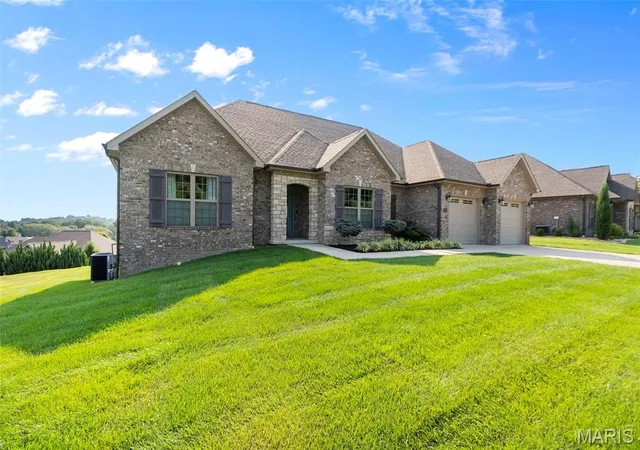 Photo 3 of Single family home for sale at 6014 Cardrona Dr, Cape Girardeau, MO 63701 | MLS# MIS26050296 | Listing updated on 2026-09-14
