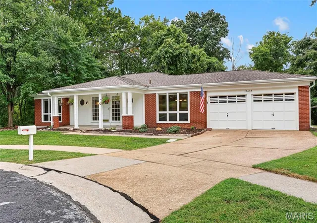 Photo 2 of Single family home for sale at 1635 Hobnail Ct, Saint Louis, MO 63146 | MLS# MIS26050298 | Listing updated on 2026-10-05