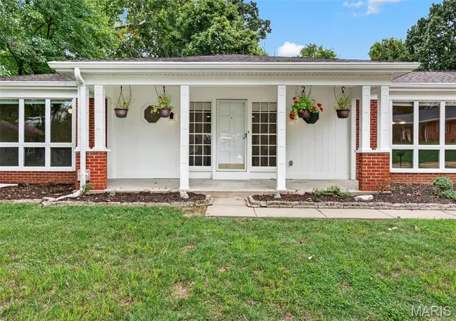 Photo 3 of Single family home for sale at 1635 Hobnail Ct, Saint Louis, MO 63146 | MLS# MIS26050298 | Listing updated on 2026-10-05