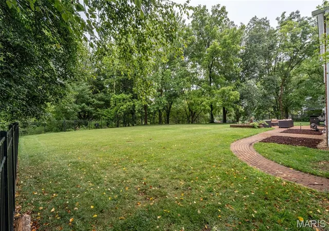3rd image of 126 Fairwood Hills Rd, O Fallon, IL 62269 | MLS# MIS26050300