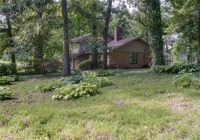 Photo 3 of Sale Pending at 103 Frontenac Forest, Saint Louis, MO 63131 | MLS# MIS26050306 | Listing updated on 2026-10-05