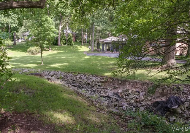 Photo 3 of Sale Pending at 103 Frontenac Forest, Saint Louis, MO 63131 | MLS# MIS26050306 | Listing updated on 2026-10-05