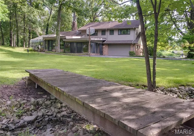 Photo 4 of Sale Pending at 103 Frontenac Forest, Saint Louis, MO 63131 | MLS# MIS26050306 | Listing updated on 2026-10-05