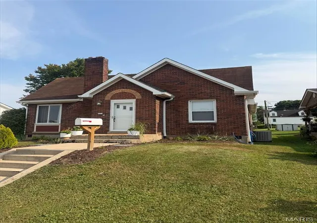 Photo 2 of Single family home for sale at 422 Stark Blvd, Hermann, MO 65041 | MLS# MIS26050311 | Listing updated on 2026-08-07