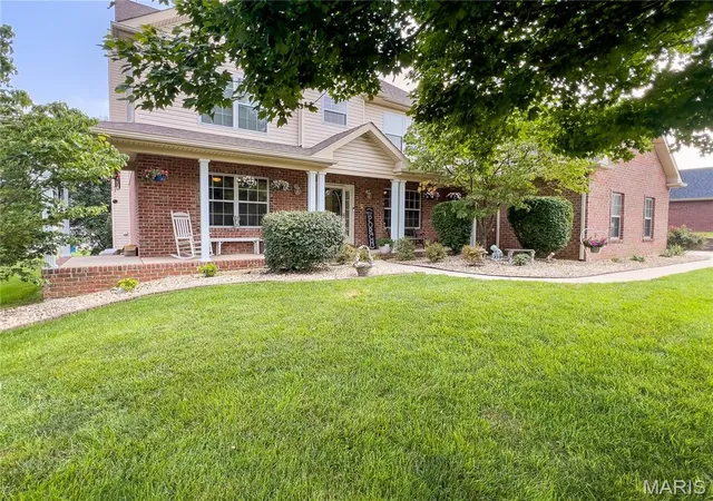Photo 3 of Single family home for sale at 1524 Caleb Ct, Belleville, IL 62226 | MLS# MIS26050312 | Listing updated on 2026-09-13