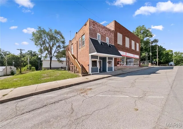 2nd image of 318 Broadway St, Elsberry, MO 63343 | MLS# MIS26050314