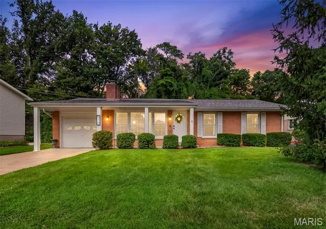 Photo 1 of Sale Pending at 313 Elmhurst Dr, Saint Charles, MO 63301 | MLS# MIS26050315 | Listing updated on 2026-08-24