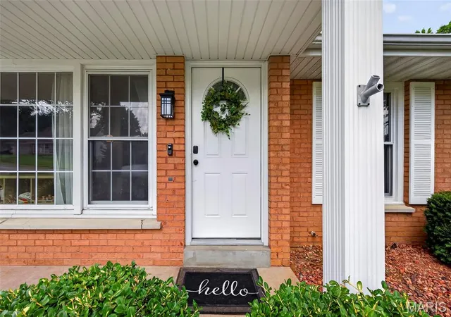 Photo 3 of Sale Pending at 313 Elmhurst Dr, Saint Charles, MO 63301 | MLS# MIS26050315 | Listing updated on 2026-08-24