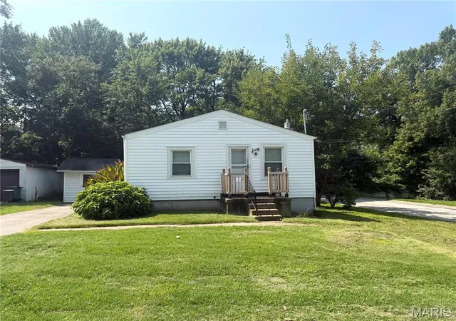 Photo 1 of Single family home for sale at 60 Connolly Dr, Saint Louis, MO 63135 | MLS# MIS26050334 | Listing updated on 2026-08-26