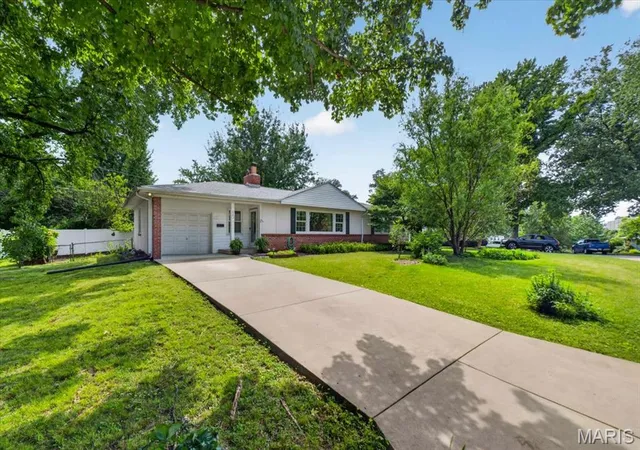 2nd image of 640 Lewiston Dr, Saint Louis, MO 63122 | MLS# MIS26050337