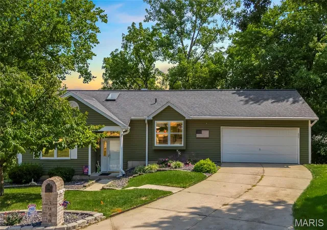 Photo 1 of Sale Pending at 3946 Rhine Ct, Saint Charles, MO 63304 | MLS# MIS26050339 | Listing updated on 2026-08-18