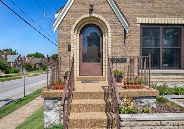 Photo 3 of Sale Pending at 5757 Mardel Ave, St Louis, MO 63109 | MLS# MIS26050343 | Listing updated on 2026-08-31