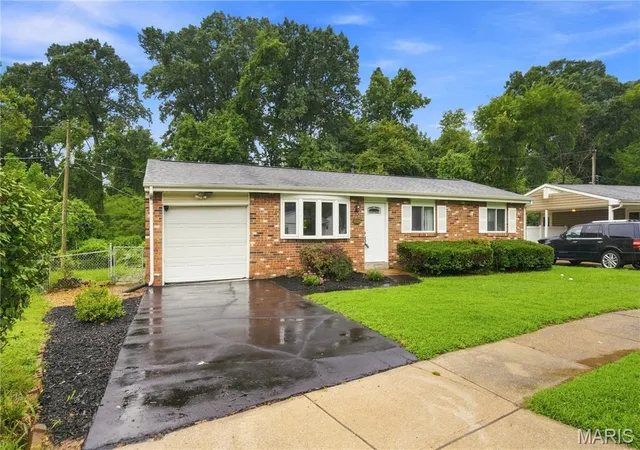 Photo 1 of Single family home for sale at 10320 Meath Dr, Saint Louis, MO 63123 | MLS# MIS26050346 | Listing updated on 2026-08-17