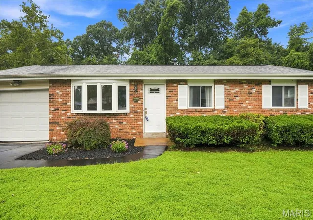 Photo 3 of Single family home for sale at 10320 Meath Dr, Saint Louis, MO 63123 | MLS# MIS26050346 | Listing updated on 2026-08-17