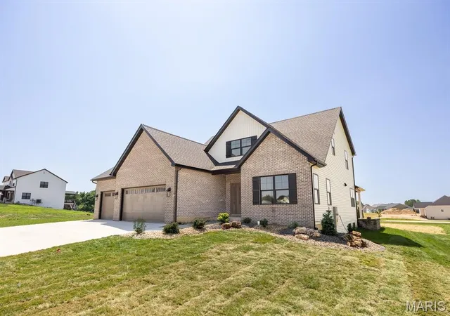 2nd image of 3706 Thicket Dr, Belleville, IL 62221 | MLS# MIS26050347