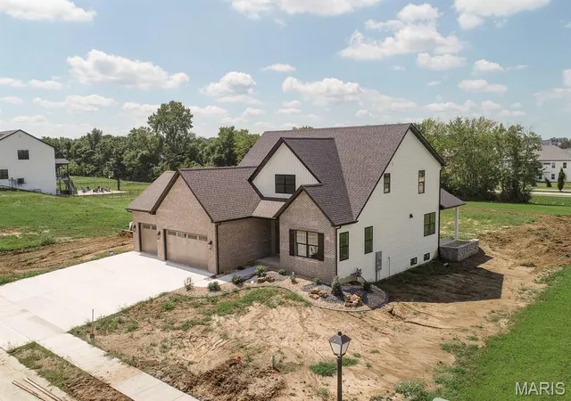 Photo 4 of Single family home for sale at 3706 Thicket Dr, Belleville, IL 62221 | MLS# MIS26050347 | Listing updated on 2026-10-06