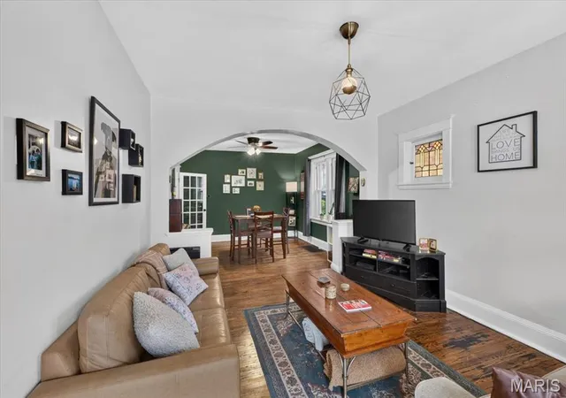 Photo 3 of Sale Pending at 4448 Wallace St, Saint Louis, MO 63116 | MLS# MIS26050350 | Listing updated on 2026-09-13