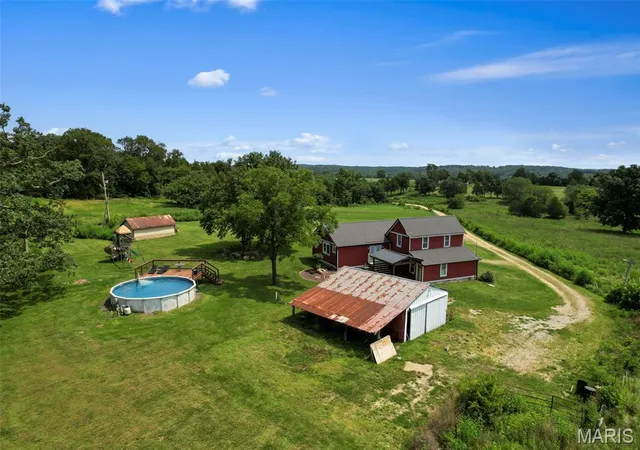 Photo 3 of Sale Pending at 604 Old Irondale Rd, Bismarck, MO 63624 | MLS# MIS26050364 | Listing updated on 2026-09-04