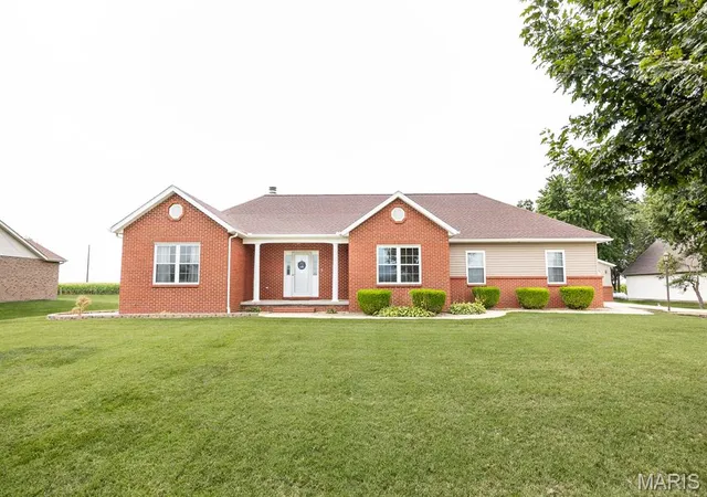 Photo 2 of Sale Pending at 10050 Grodeon Rd, Mascoutah, IL 62258 | MLS# MIS26050378 | Listing updated on 2026-08-25
