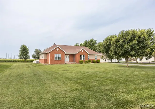 Photo 2 of Sale Pending at 10050 Grodeon Rd, Mascoutah, IL 62258 | MLS# MIS26050378 | Listing updated on 2026-08-25