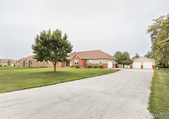 Photo 3 of Sale Pending at 10050 Grodeon Rd, Mascoutah, IL 62258 | MLS# MIS26050378 | Listing updated on 2026-08-25