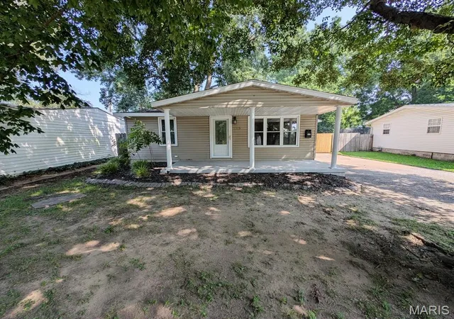 Photo 1 of Sale Pending at 2313 Miracle Ave, Granite City, IL 62040 | MLS# MIS26050394 | Listing updated on 2026-08-17