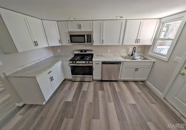 Photo 4 of Sale Pending at 2313 Miracle Ave, Granite City, IL 62040 | MLS# MIS26050394 | Listing updated on 2026-08-17