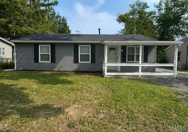Photo 9 of Sale Pending at 508 Saint James Dr, East Saint Louis, IL 62206 | MLS# MIS26050409 | Listing updated on 2026-08-05