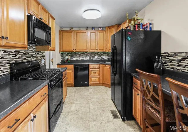5th image of 3609 Valley Dr, Godfrey, IL 62035 | MLS# MIS26050413