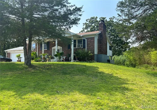 Photo 2 of Single family home for sale at 1625 Rue Orleans, Bonne Terre, MO 63628 | MLS# MIS26050417 | Listing updated on 2026-09-28