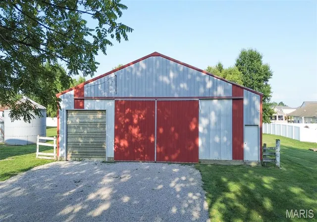 3rd image of 1458 Troy O'Fallon Rd, Troy, IL 62294 | MLS# MIS26050420