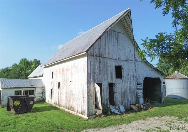 4th image of 1458 Troy O'Fallon Rd, Troy, IL 62294 | MLS# MIS26050420