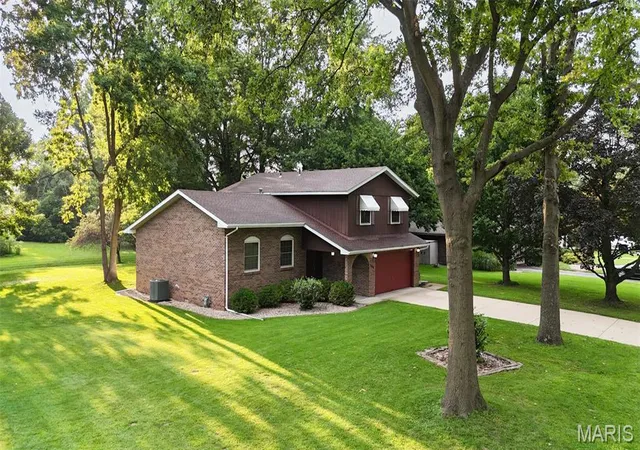 Photo 2 of Single family home for sale at 309 Bill Lou Dr, Collinsville, IL 62234 | MLS# MIS26050424 | Listing updated on 2026-08-24