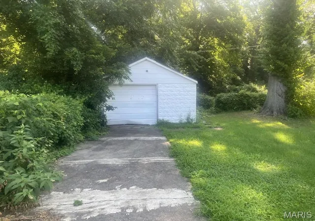 10th image of 604 East Ave, Saint Louis, MO 63135 | MLS# MIS26050425