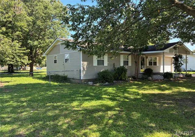 Photo 2 of Single family home for sale at 1704 Sidney St, Malden, MO 63863 | MLS# MIS26050427 | Listing updated on 2026-08-07