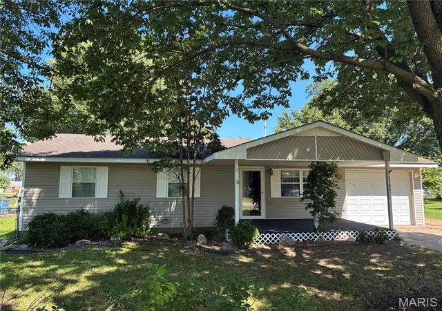 Photo 3 of Single family home for sale at 1704 Sidney St, Malden, MO 63863 | MLS# MIS26050427 | Listing updated on 2026-08-07