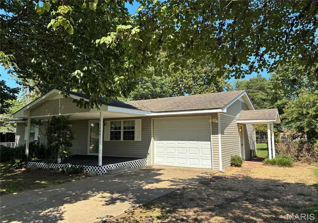 Photo 4 of Single family home for sale at 1704 Sidney St, Malden, MO 63863 | MLS# MIS26050427 | Listing updated on 2026-08-07