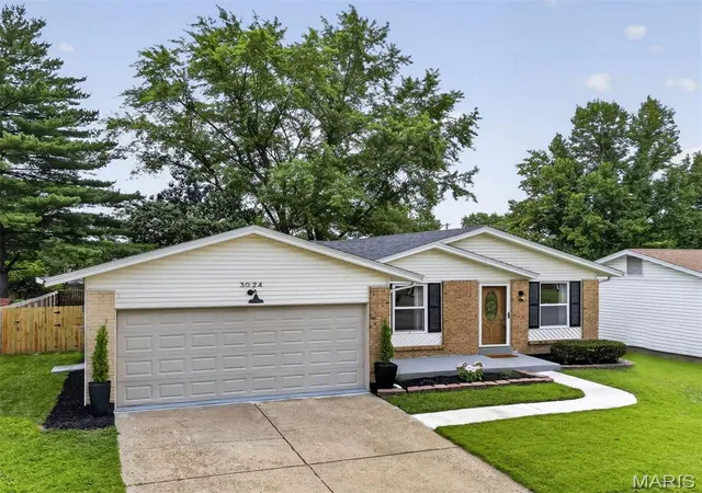 Photo 2 of Sale Pending at 3024 Mediterranean Dr, Florissant, MO 63031 | MLS# MIS26050434 | Listing updated on 2026-08-09