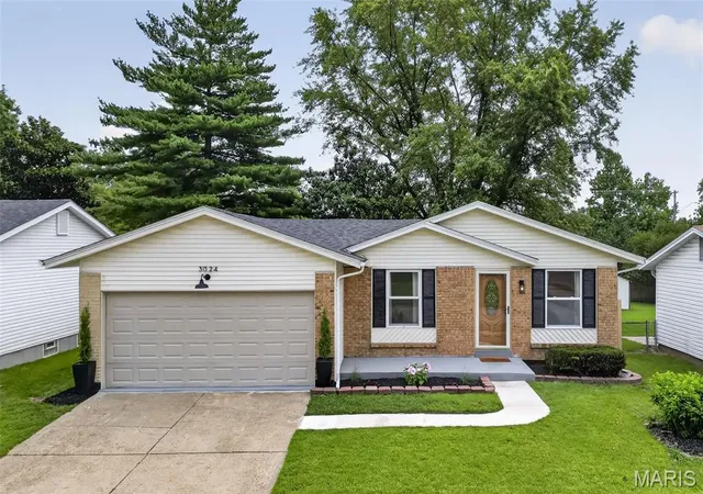 Photo 3 of Sale Pending at 3024 Mediterranean Dr, Florissant, MO 63031 | MLS# MIS26050434 | Listing updated on 2026-08-09