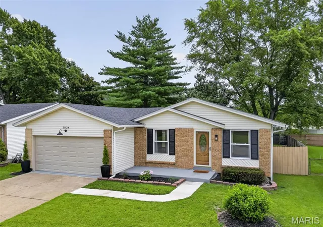 Photo 3 of Sale Pending at 3024 Mediterranean Dr, Florissant, MO 63031 | MLS# MIS26050434 | Listing updated on 2026-08-09