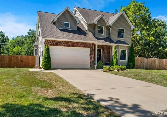 Photo 2 of Single family home for sale at 262 Joyce Ct, Ballwin, MO 63021 | MLS# MIS26050436 | Listing updated on 2026-09-21