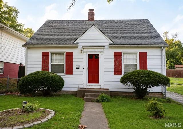 Photo 1 of Single family home for sale at 1208 Brown St, Alton, IL 62002 | MLS# MIS26050443 | Listing updated on 2026-09-07
