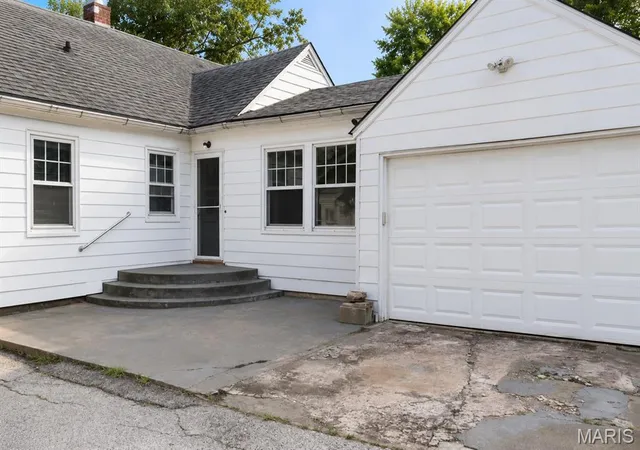 Photo 2 of Single family home for sale at 1208 Brown St, Alton, IL 62002 | MLS# MIS26050443 | Listing updated on 2026-09-07