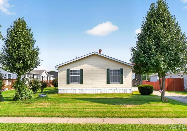 Photo 1 of Sale Pending at 86 Meadowbrook Dr, O Fallon, IL 62269 | MLS# MIS26050444 | Listing updated on 2026-10-20