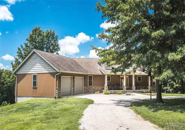 Photo 2 of Single family home for sale at 33701 Crystal Lake Rd, Brighton, IL 62012 | MLS# MIS26050445 | Listing updated on 2026-09-14