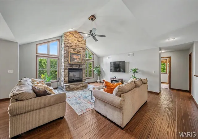 Photo 3 of Sale Pending at 33701 Crystal Lake Rd, Brighton, IL 62012 | MLS# MIS26050445 | Listing updated on 2026-09-23