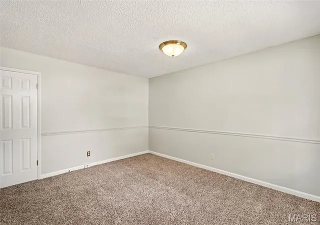 Photo 2 of Single family home for sale at 6780 Lesli Mari Ct, Florissant, MO 63033 | MLS# MIS26050448 | Listing updated on 2026-09-28