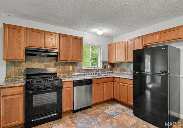 Photo 4 of Single family home for sale at 6780 Lesli Mari Ct, Florissant, MO 63033 | MLS# MIS26050448 | Listing updated on 2026-09-28