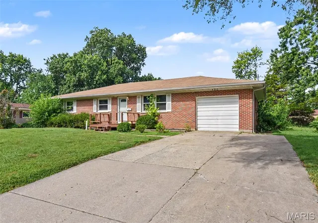 2nd image of 513 Kent Dr, Wentzville, MO 63385 | MLS# MIS26050450